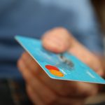 Pode cobrar do cliente a taxa do cartão?